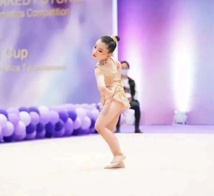 少儿体操,扬起梦想的弧度(图文)